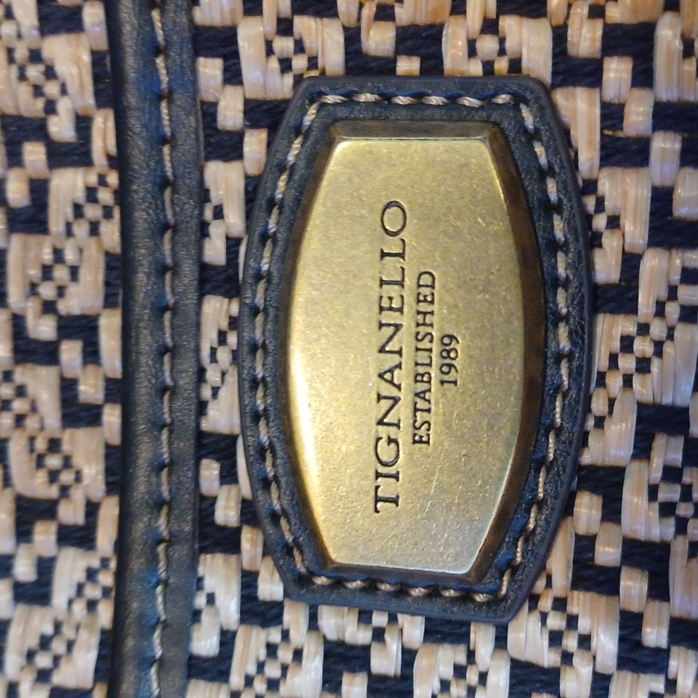 Stunning Tignanello Shoulder Bag - Picture 3 of 14